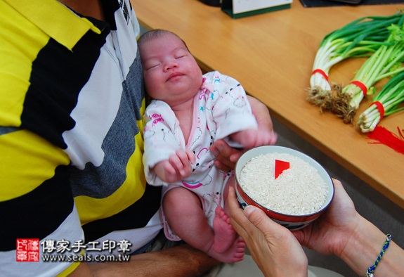 劉寶寶(新北永和區嬰兒寶寶滿月剃頭理髮、免費嬰兒剃胎毛儀式吉祥話)。中國風會場，爸媽寶貝免費穿「日中韓」古裝禮服。專業拍照、DVD光碟、證書。★購買「臍帶章、肚臍章、胎毛筆刷印章」贈送：剃頭、收涎、抓周，三選一。 2015.10.23 照片11